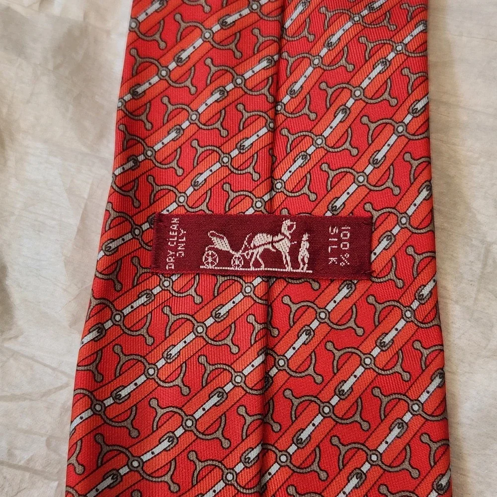 Vintage HERMÈS Paris Silk Tie Red Gold Equestrian Bit Buckle Pattern 5644 EA